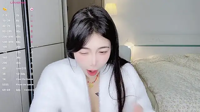 Snapshot of White-Star chatting on January 18, 2025, 7:37 pm White-Star online show from January 18, 2025, 7:37 pm