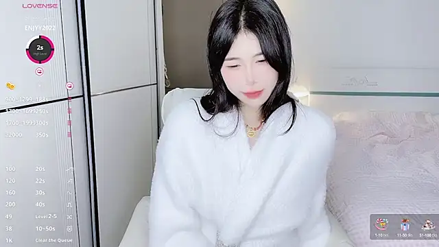 Snapshot of White-Star chatting on February 4, 2025, 11:16 pm White-Star online show from February 4, 2025, 11:16 pm