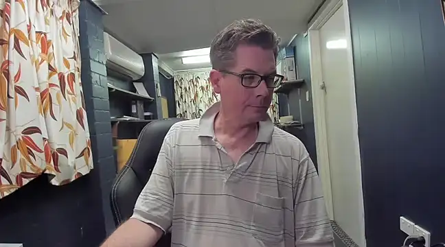 tilobinder online show from March 14, 2025, 4:09 pm