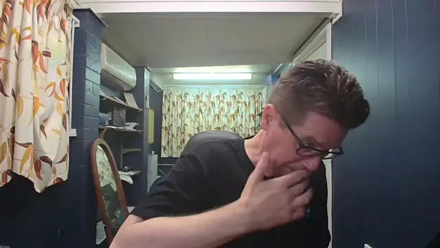 tilobinder online show from October 12, 2025, 1:23 pm