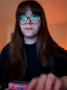 Snapshot of CutiePie3 chatting on December 3, 2025, 6:36 am CutiePie3 online show from December 3, 2025, 6:36 am