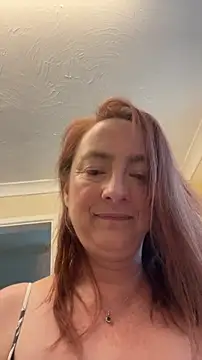 Snapshot of LouiseTswing chatting on October 10, 2025, 10:49 am LouiseTswing online show from October 10, 2025, 10:49 am