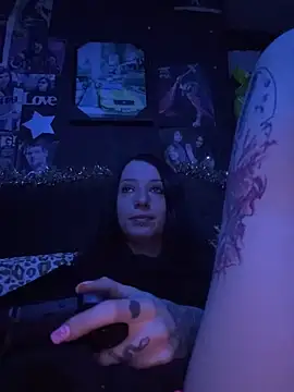 Snapshot of MissMidnightUK chatting on December 14, 2025, 12:28 am MissMidnightUK online show from December 14, 2025, 12:28 am