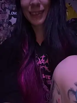 Snapshot of MissMidnightUK chatting on December 5, 2025, 6:17 pm MissMidnightUK online show from December 5, 2025, 6:17 pm