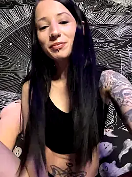 Snapshot of MissMidnightUK chatting on December 14, 2025, 10:26 pm MissMidnightUK online show from December 14, 2025, 10:26 pm