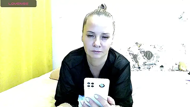 Milen Milf online show from February 4, 2025, 6:49 pm