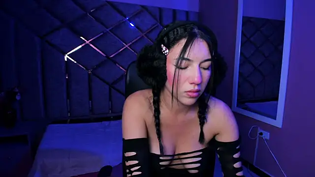 Snapshot of Poly_Sasha_ chatting on December 4, 2025, 3:49 am Poly Sasha online show from December 4, 2025, 3:49 am