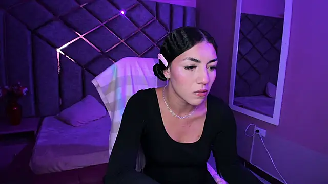 Snapshot of Poly_Sasha_ chatting on February 13, 2026, 4:34 am Poly Sasha online show from February 13, 2026, 4:34 am