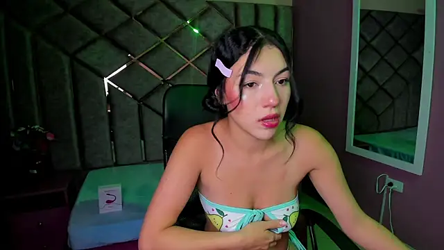 Snapshot of Poly_Sasha_ chatting on November 9, 2025, 3:54 am Poly Sasha online show from November 9, 2025, 3:54 am