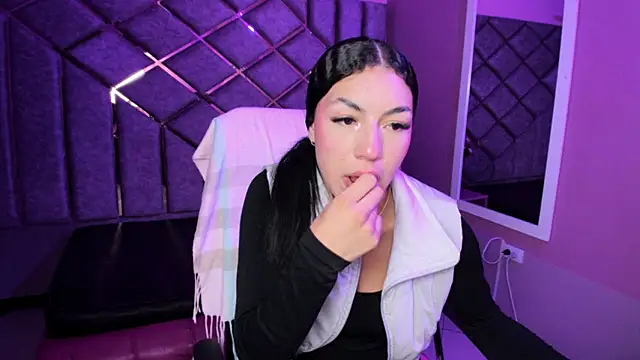 Snapshot of Poly_Sasha_ chatting on March 14, 2026, 3:23 am Poly Sasha online show from March 14, 2026, 3:23 am