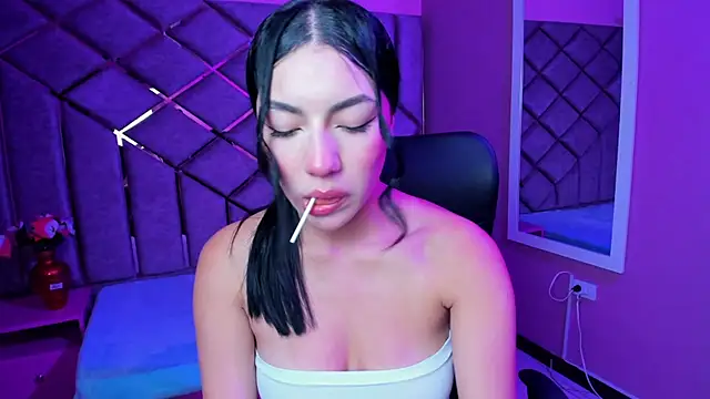 Snapshot of Poly_Sasha_ chatting on November 12, 2025, 4:27 am Poly Sasha online show from November 12, 2025, 4:27 am