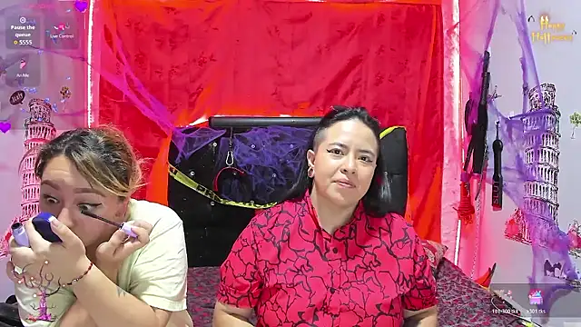 Snapshot of katieeandsharonn chatting on October 24, 2025, 1:54 pm katieeandsharonn online show from October 24, 2025, 1:54 pm