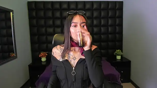 Snapshot of Miaa_Thopmson chatting on October 10, 2025, 9:59 pm Miaa Thopmson online show from October 10, 2025, 9:59 pm