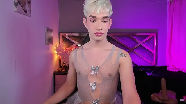 Cherry zayden  online show from April 19, 2026, 9:06 pm
