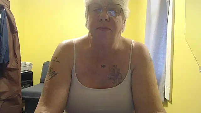 Snapshot of canadiancougar1965 chatting on November 16, 2025, 1:16 pm canadiancougar1965 online show from November 16, 2025, 1:16 pm