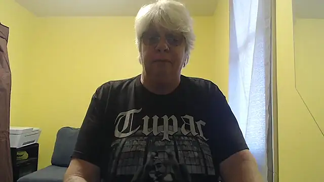 Snapshot of canadiancougar1965 chatting on November 29, 2025, 1:44 pm canadiancougar1965 online show from November 29, 2025, 1:44 pm