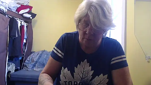 Snapshot of canadiancougar1965 chatting on February 1, 2026, 5:11 pm canadiancougar1965 online show from February 1, 2026, 5:11 pm