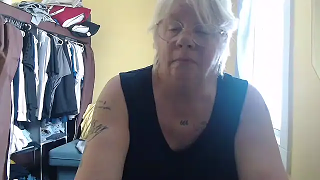 Snapshot of canadiancougar1965 chatting on February 17, 2026, 4:48 pm canadiancougar1965 online show from February 17, 2026, 4:48 pm