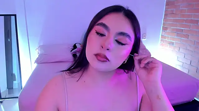 charlotte blass online show from September 20, 2025, 2:16 am