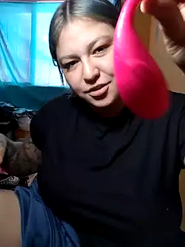 Snapshot of iDogrose21 chatting on November 8, 2025, 8:12 pm iDogrose21 online show from November 8, 2025, 8:12 pm