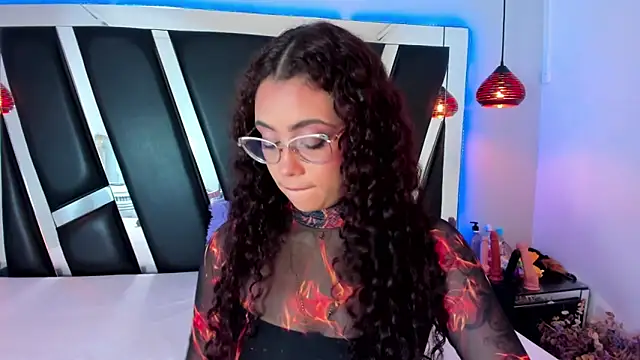 Snapshot of antonelllepiercee chatting on March 14, 2025, 11:23 am antonelllepiercee online show from March 14, 2025, 11:23 am