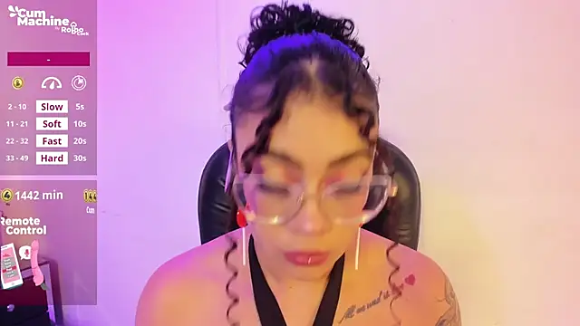 Snapshot of antonelllepiercee chatting on September 14, 2025, 11:32 am antonelllepiercee online show from September 14, 2025, 11:32 am