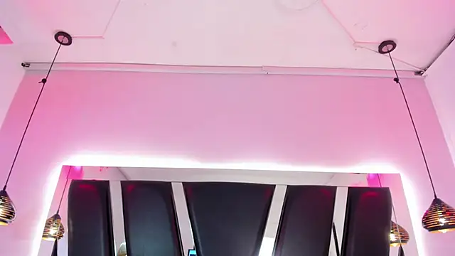 Snapshot of antonelllepiercee chatting on November 14, 2025, 11:25 am antonelllepiercee online show from November 14, 2025, 11:25 am