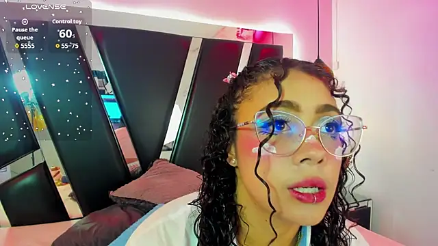 Snapshot of antonelllepiercee chatting on September 12, 2025, 11:32 am antonelllepiercee online show from September 12, 2025, 11:32 am