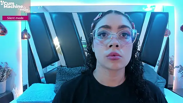 Snapshot of antonelllepiercee chatting on September 11, 2025, 11:32 am antonelllepiercee online show from September 11, 2025, 11:32 am