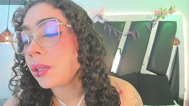 antonelllepiercee online show from July 17, 2026, 1:52 pm
