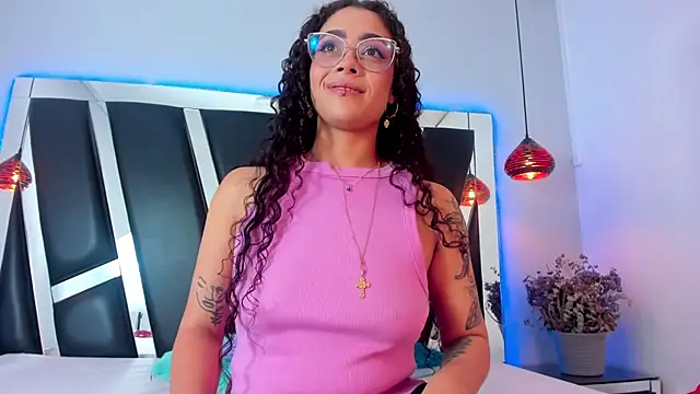 Snapshot of antonelllepiercee chatting on March 16, 2025, 11:38 am antonelllepiercee online show from March 16, 2025, 11:38 am