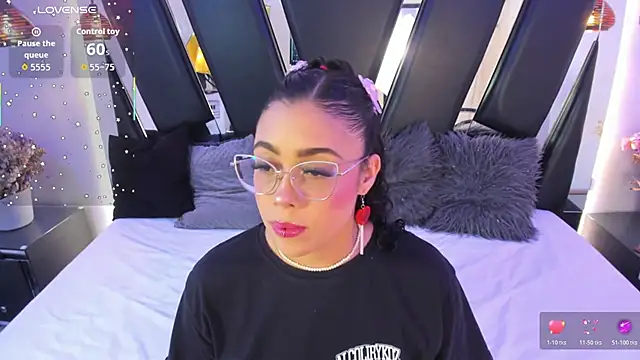 Snapshot of antonelllepiercee chatting on November 29, 2025, 11:10 am antonelllepiercee online show from November 29, 2025, 11:10 am