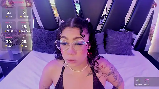 Snapshot of antonelllepiercee chatting on November 9, 2025, 11:25 am antonelllepiercee online show from November 9, 2025, 11:25 am