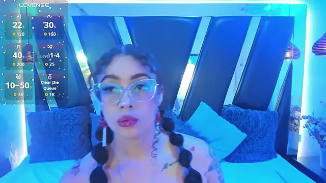 Snapshot of antonelllepiercee chatting on September 13, 2025, 11:32 am antonelllepiercee online show from September 13, 2025, 11:32 am