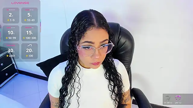 Snapshot of antonelllepiercee chatting on October 31, 2025, 4:31 am antonelllepiercee online show from October 31, 2025, 4:31 am