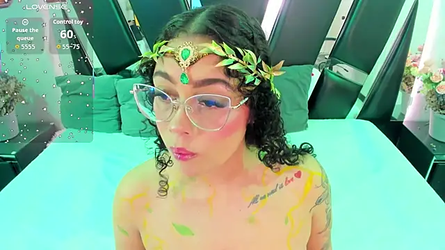 Snapshot of antonelllepiercee chatting on December 3, 2025, 11:31 am antonelllepiercee online show from December 3, 2025, 11:31 am