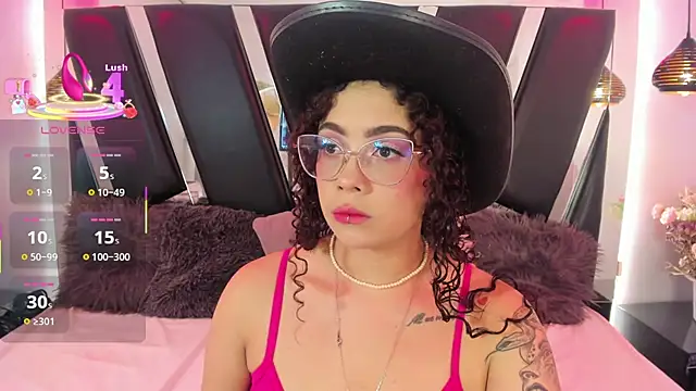 Snapshot of antonelllepiercee chatting on October 5, 2025, 10:50 am antonelllepiercee online show from October 5, 2025, 10:50 am