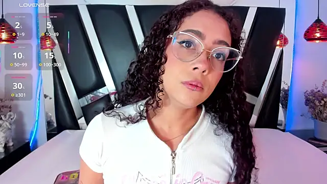 Snapshot of antonelllepiercee chatting on March 22, 2025, 11:32 am antonelllepiercee online show from March 22, 2025, 11:32 am