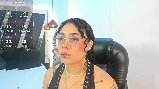 Snapshot of antonelllepiercee chatting on November 30, 2025, 11:44 am antonelllepiercee online show from November 30, 2025, 11:44 am