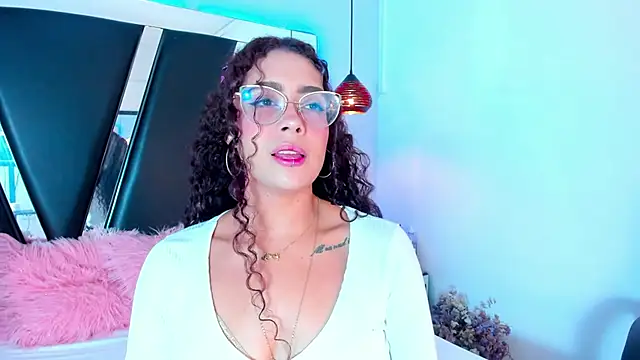 Snapshot of antonelllepiercee chatting on March 20, 2025, 11:27 am antonelllepiercee online show from March 20, 2025, 11:27 am