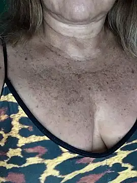 Snapshot of Kasandra_Ho chatting on October 12, 2025, 1:07 am Kasandra Ho online show from October 12, 2025, 1:07 am