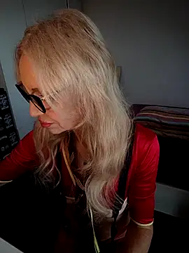 Snapshot of Mila_Lovi chatting on November 17, 2025, 12:20 pm Mila Lovi online show from November 17, 2025, 12:20 pm