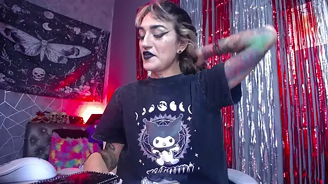 Snapshot of amelierouss chatting on May 6, 2026, 10:58 pm amelierouss online show from May 6, 2026, 10:58 pm