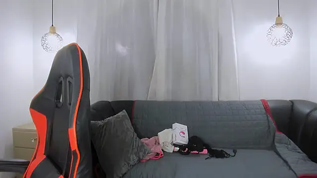 Snapshot of Fernanda_brown18 chatting on October 25, 2025, 8:20 pm Fernanda brown18 online show from October 25, 2025, 8:20 pm