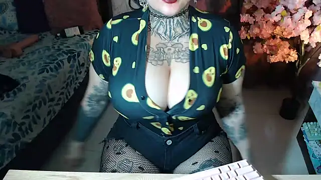 Snapshot of sherly_tattosss chatting on December 6, 2024, 8:21 am sherly tattosss online show from December 6, 2024, 8:21 am