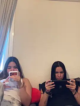 daniniescobarr online show from April 15, 2026, 5:06 pm