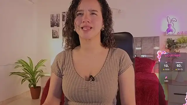 Snapshot of emilyrouxe chatting on June 8, 2026, 12:38 pm emilyrouxe online show from June 8, 2026, 12:38 pm