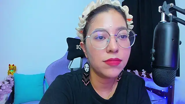  Moon Johnson online show from November 12, 2025, 1:32 am