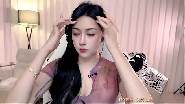 Snapshot of K-moumou chatting on October 15, 2025, 3:31 pm K-moumou online show from October 15, 2025, 3:31 pm