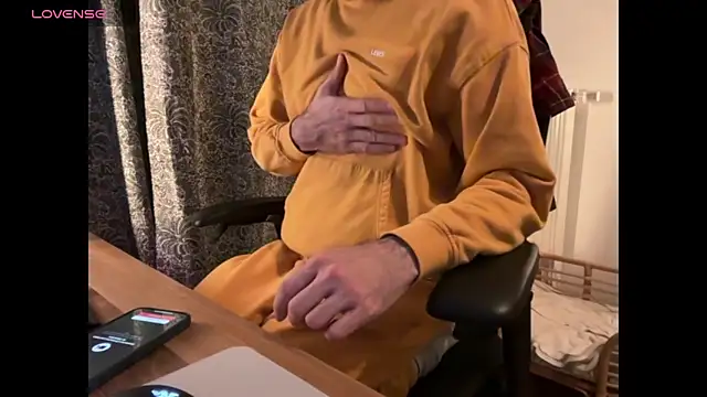 Snapshot of FrenchCamDog chatting on January 9, 2025, 11:24 pm FrenchCamDog online show from January 9, 2025, 11:24 pm